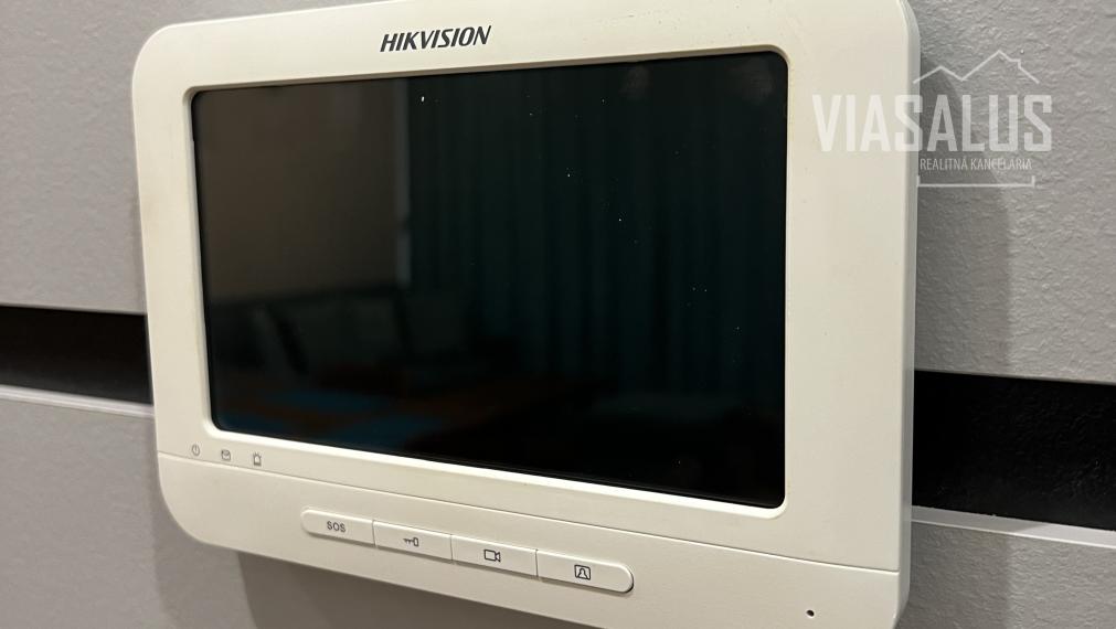 Ponúkame na predaj 3-izbový apartmán v apartmánovom dome Bernard v centre Vysokých Tatier – v Novom Smokovci