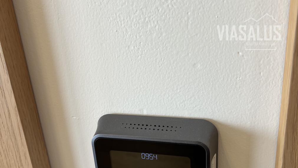 Ponúkame na predaj 3-izbový apartmán v apartmánovom dome Bernard v centre Vysokých Tatier – v Novom Smokovci