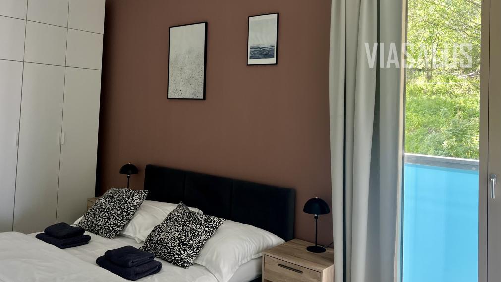 Ponúkame na predaj 2-izbový apartmán v apartmánovom dome Bernard v centre Vysokých Tatier – v Novom Smokovci