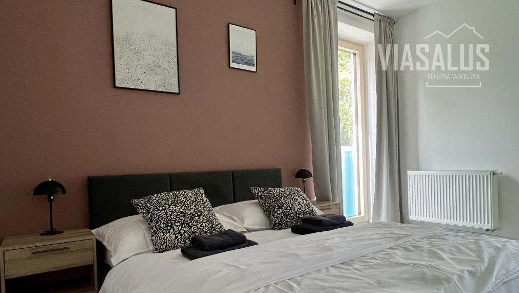 Ponúkame na predaj 2-izbový apartmán v apartmánovom dome Bernard v centre Vysokých Tatier – v Novom Smokovci