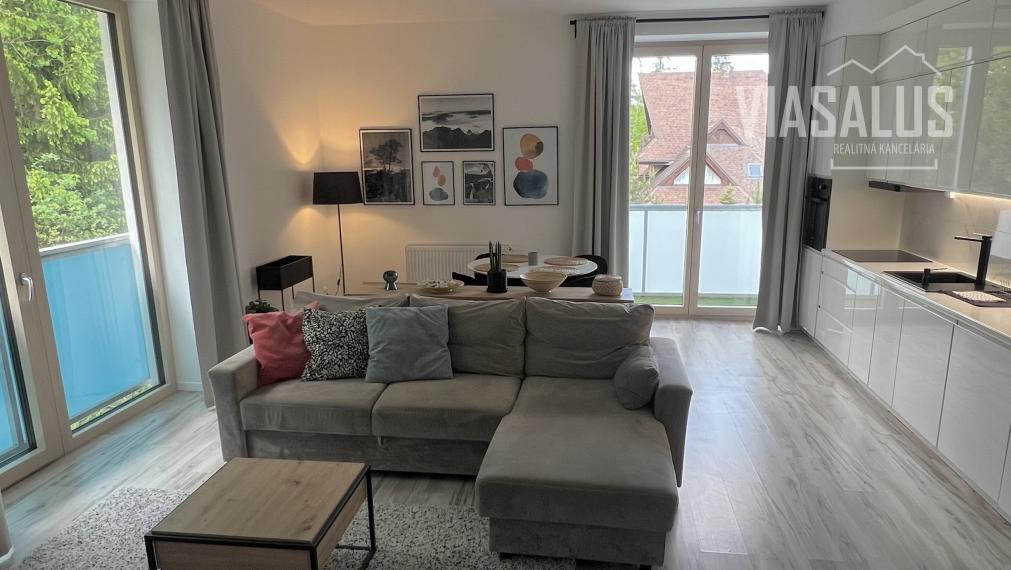 Ponúkame na predaj 2-izbový apartmán v apartmánovom dome Bernard v centre Vysokých Tatier – v Novom Smokovci