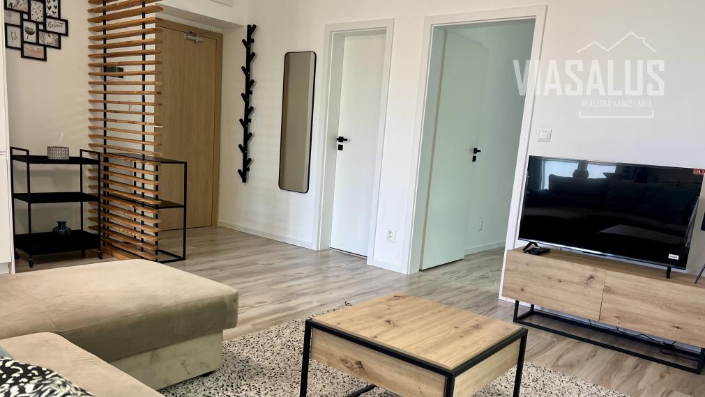 Ponúkame na predaj 2-izbový apartmán v apartmánovom dome Bernard v centre Vysokých Tatier – v Novom Smokovci