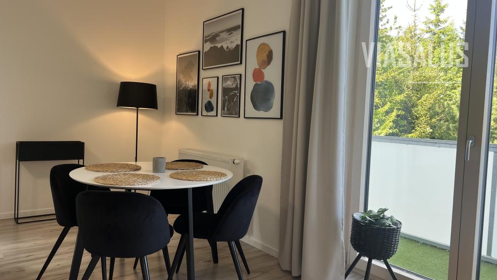 Ponúkame na predaj 2-izbový apartmán v apartmánovom dome Bernard v centre Vysokých Tatier – v Novom Smokovci