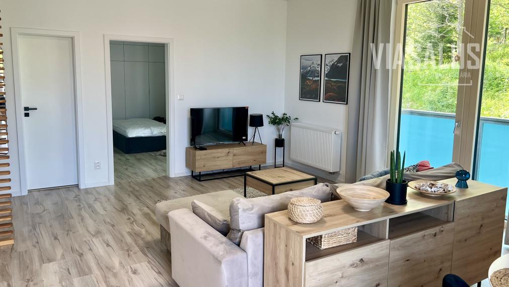 Ponúkame na predaj 2-izbový apartmán v apartmánovom dome Bernard v centre Vysokých Tatier – v Novom Smokovci