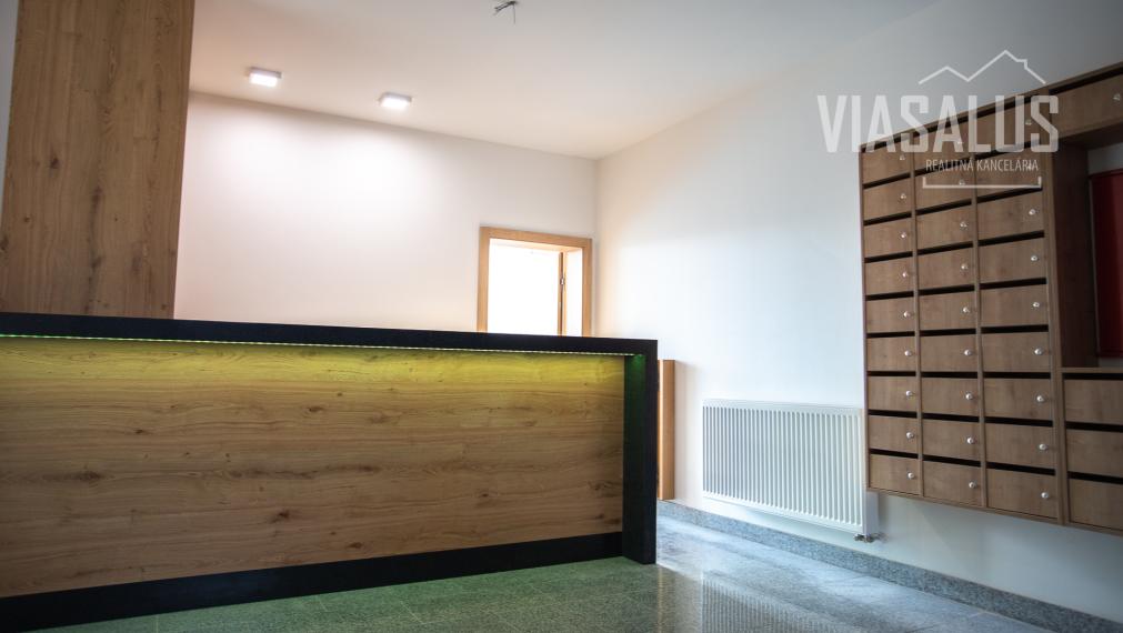 Ponúkame na predaj 2-izbový apartmán v apartmánovom dome Bernard v centre Vysokých Tatier – v Novom Smokovci