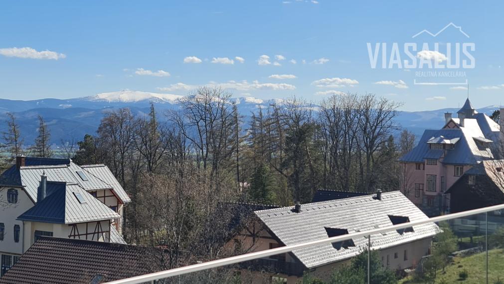 Ponúkame na predaj 3-izbový apartmán v apartmánovom dome Bernard v centre Vysokých Tatier – v Novom Smokovci