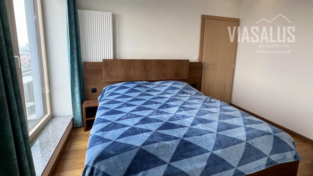 Ponúkame na predaj 3-izbový apartmán v apartmánovom dome Bernard v centre Vysokých Tatier – v Novom Smokovci