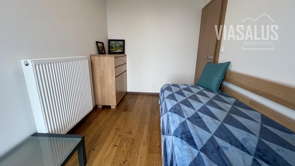 Ponúkame na predaj 3-izbový apartmán v apartmánovom dome Bernard v centre Vysokých Tatier – v Novom Smokovci