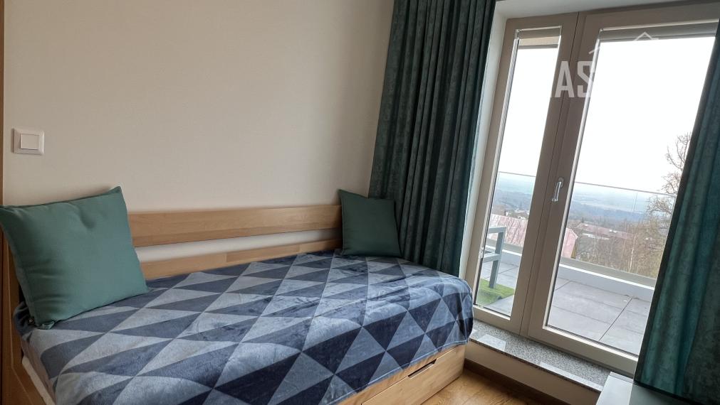 Ponúkame na predaj 3-izbový apartmán v apartmánovom dome Bernard v centre Vysokých Tatier – v Novom Smokovci