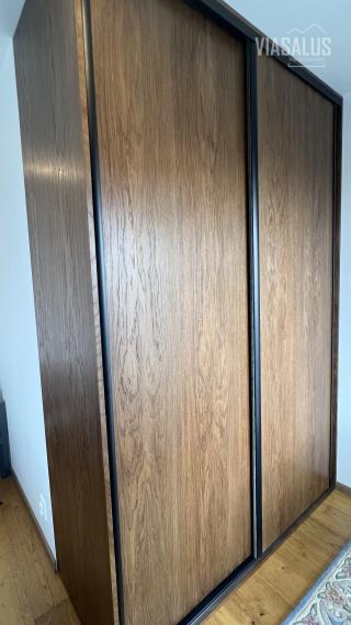 Ponúkame na predaj 3-izbový apartmán v apartmánovom dome Bernard v centre Vysokých Tatier – v Novom Smokovci