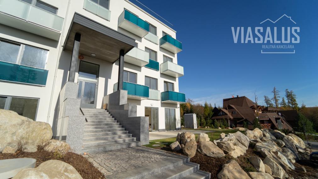 Ponúkame na predaj 3-izbový apartmán v apartmánovom dome Bernard v centre Vysokých Tatier – v Novom Smokovci