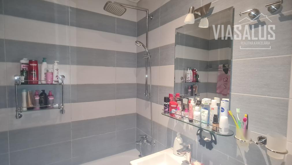 Na predaj zariadený 3-izb byt s balkónom po rekonštrukcii