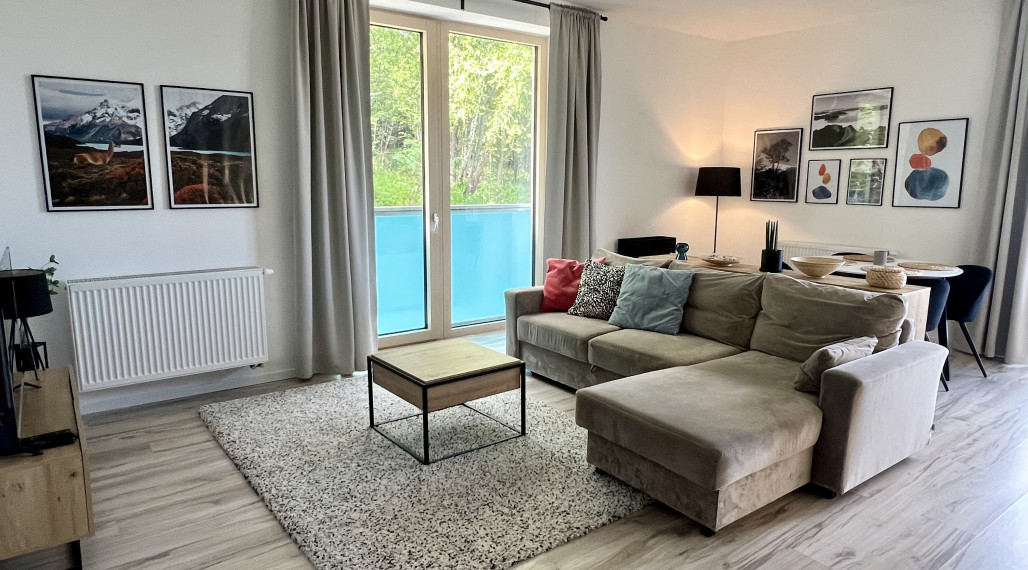 Ponúkame na predaj 2-izbový apartmán v apartmánovom dome Bernard v centre Vysokých Tatier – v Novom Smokovci