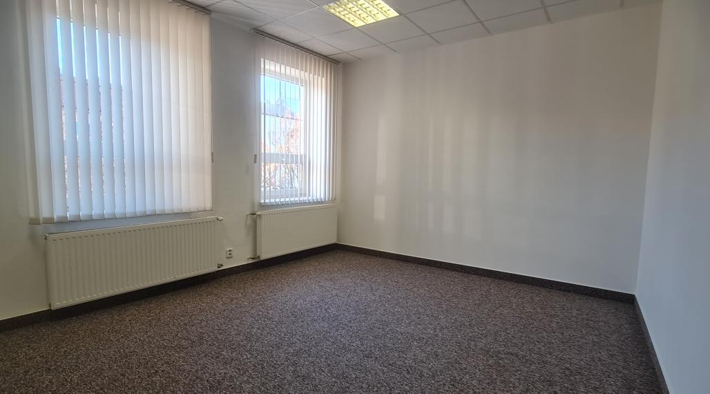 KANCELÁRIA NA PRENÁJOM - ENERGIE A INTERNET V CENE