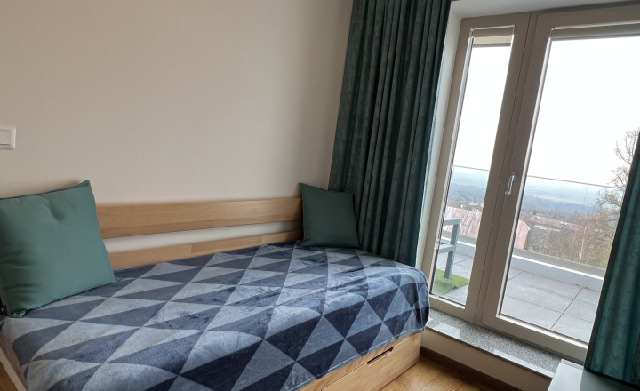 Ponúkame na predaj 3-izbový apartmán v apartmánovom dome Bernard v centre Vysokých Tatier – v Novom Smokovci - fotografia 10
